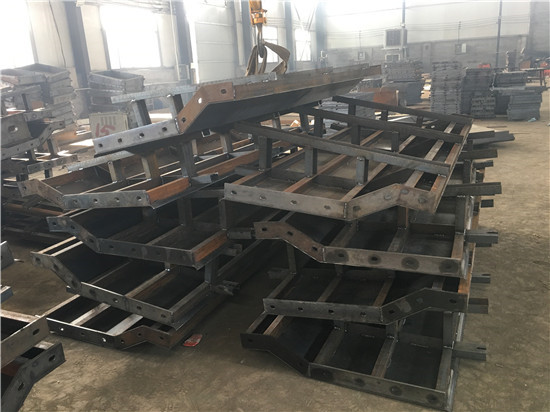 防撞墻模具的技術(shù)細節(jié)