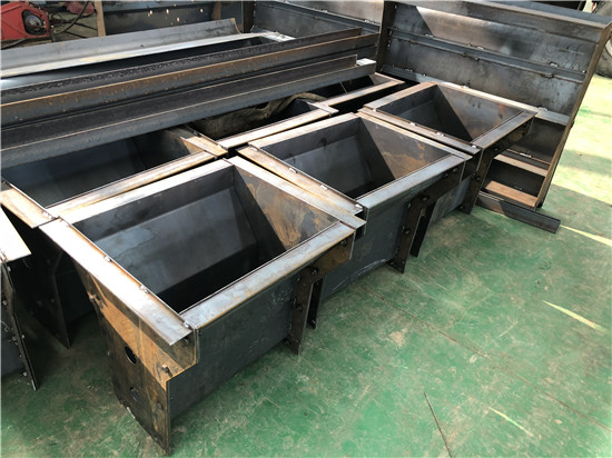 關(guān)于隔離墩模具的技術(shù)說明