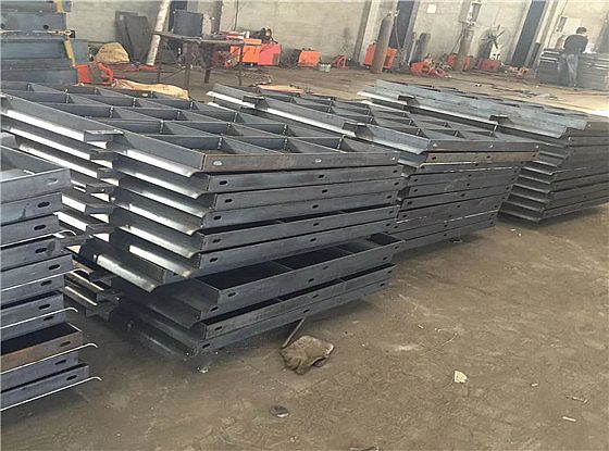 淺談防撞墻模具對公路建設(shè)的作用