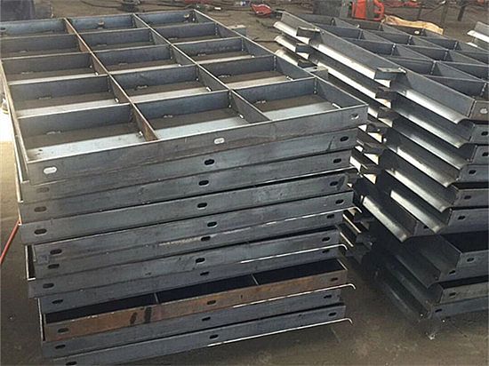 防撞墻鋼模板在應(yīng)用中的優(yōu)勢(shì)