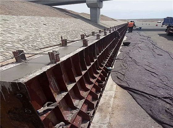 防撞墻模具的生產(chǎn)過程