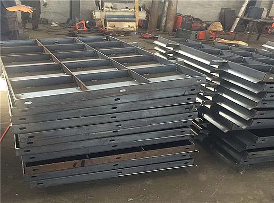 淺談防撞墻模具