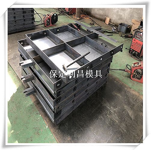 公路防撞護(hù)欄模具