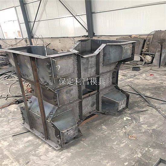 四腳空心塊模具的說明