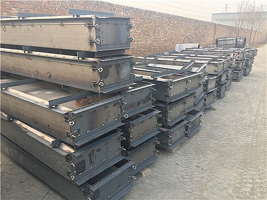 預(yù)制電纜槽模具