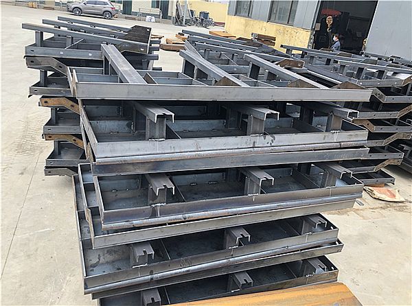 橋上防撞護(hù)欄模具