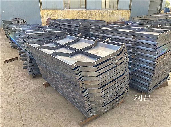 國(guó)道防撞護(hù)欄模具