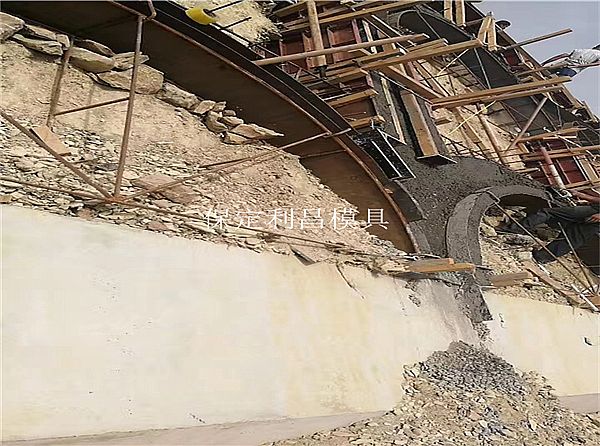 拱形骨架護坡模板