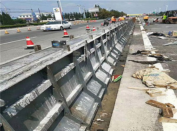 橋梁護(hù)欄模具