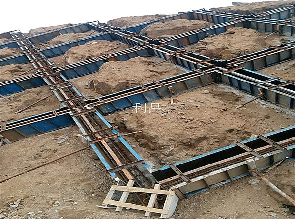 現(xiàn)澆邊坡防護模板