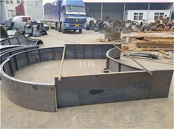 現(xiàn)澆邊坡防護模板