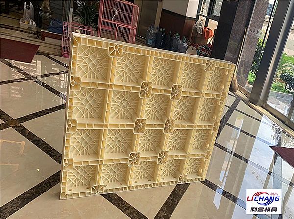 現(xiàn)澆護(hù)欄模具