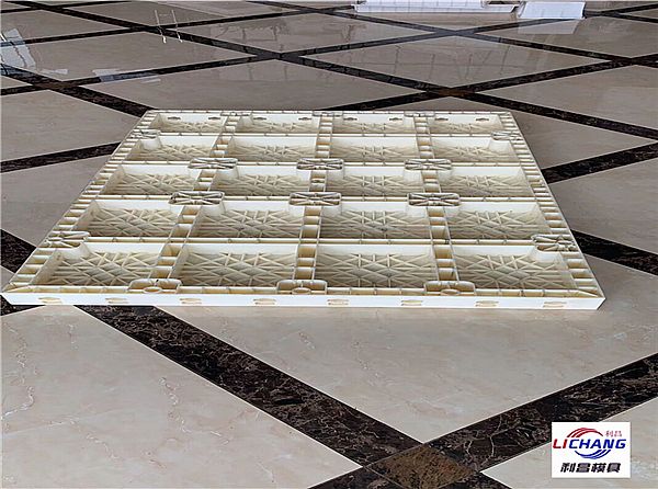 現(xiàn)澆護欄模具