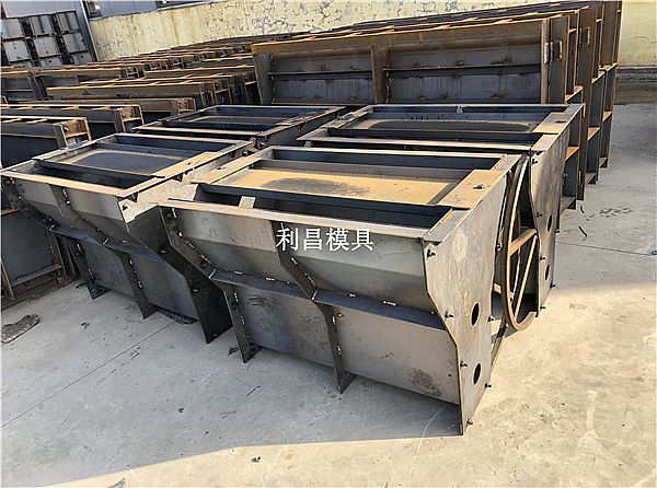 高速隔離墩模具_(dá)簡(jiǎn)要論述