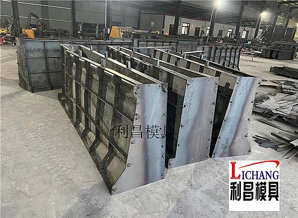 過渡翼墻模具_(dá)簡介