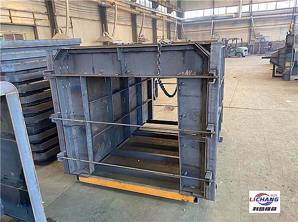 預(yù)制流水槽模具介紹及及圖片