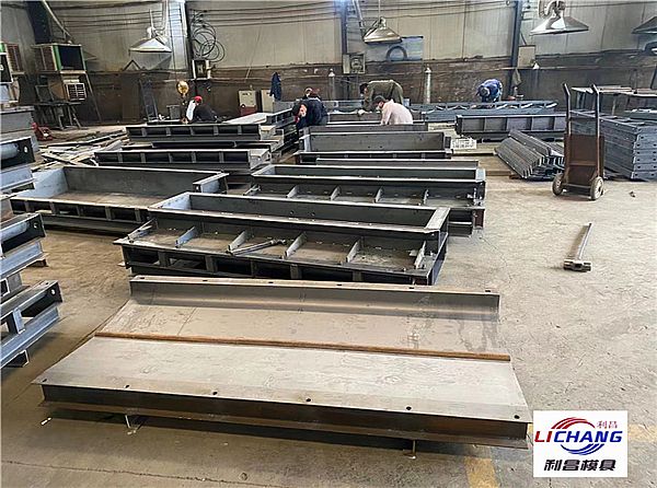 鐵路遮板模具介紹及圖片