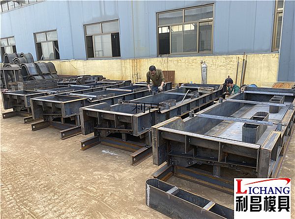 中央分隔帶護欄模具_圖片及介紹