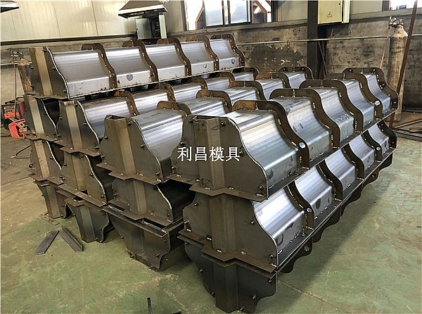 中央隔離墩模具 這些知識(shí)需要了解！