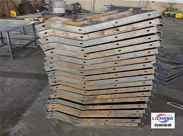 防撞墻模板作用及簡(jiǎn)介